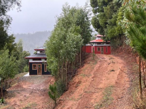Cabañas japonesas en el bosque KURO y AKA